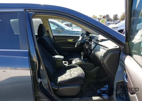 2016 Nissan Rogue S z USA, uszkodzony, nr VIN 5N1AT2MV7GC877117